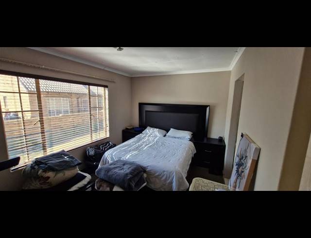 2 BEDROOM TOWNHOUSE FOR SALE IN KOSMOSDAL